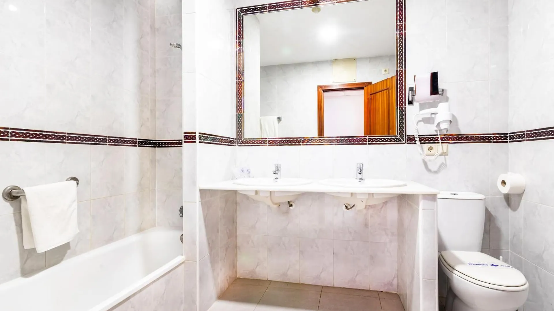 Hotel Pozo Del Duque II Zahara de los Atunes 2*,  Španělsko